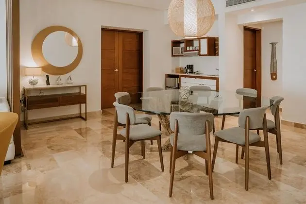 Deluxe Master Suite