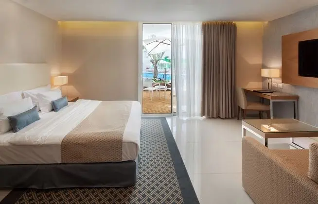 Deluxe Tek Büyük Yataklı Oda, Teras (Pool Access)