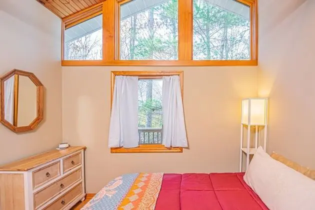 Ev, Birden Çok Yatak, Sıcak Su Havuzu