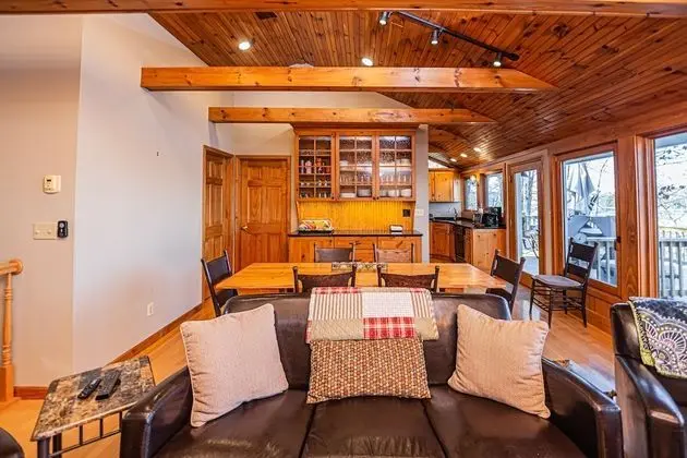 Ev, Birden Çok Yatak, Sıcak Su Havuzu