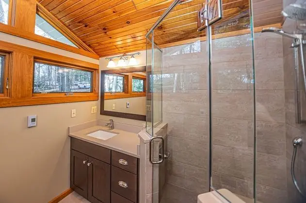 Ev, Birden Çok Yatak, Sıcak Su Havuzu