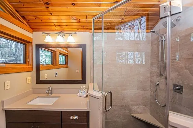 Ev, Birden Çok Yatak, Sıcak Su Havuzu