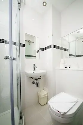 Üç Kişilik Oda