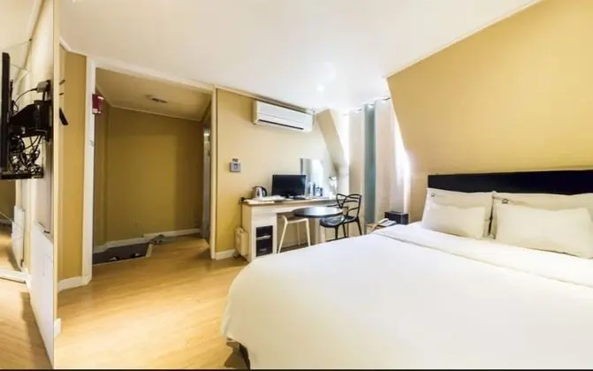 Deluxe Tek Büyük Yataklı Oda (Check-in *Weekday 18:00/Weekend 22:00)