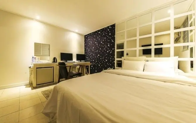 Premium Oda (Check-in *Weekday 18:00/Weekend 22:00)