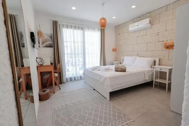 Superior, Bahçe Manzaralı, 2. Kat Balkonlu