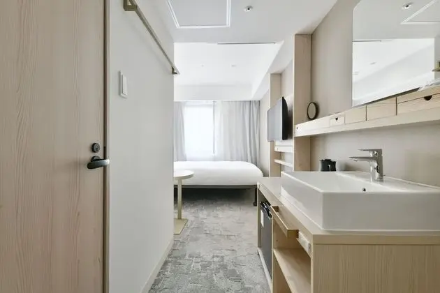 Tek Kişilik Oda, Sigara İçilmez (Shower Booth)