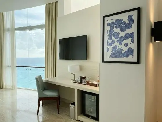 Altitude Corner Suite Ocean Front