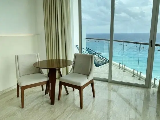 Altitude Corner Suite Ocean Front