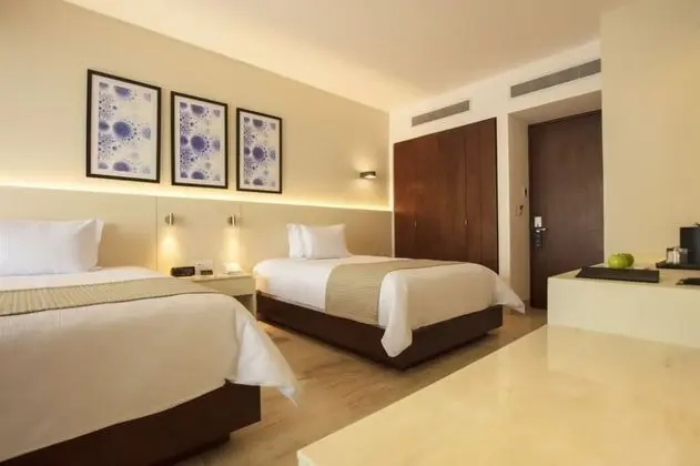 Altitude Suite 2 double beds, Boulevard view