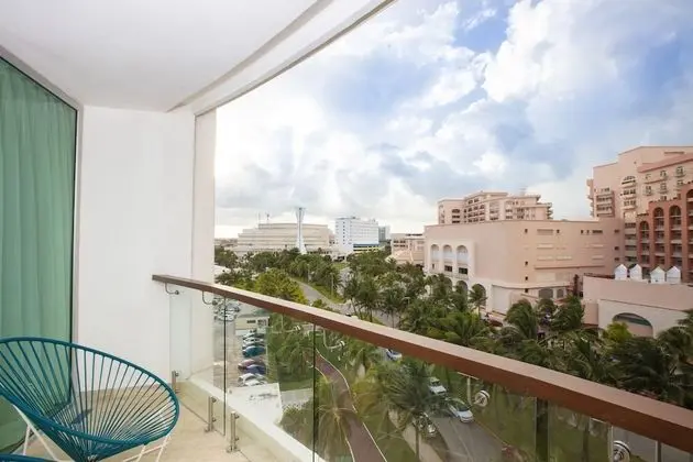 Altitude Suite 2 double beds, Boulevard view