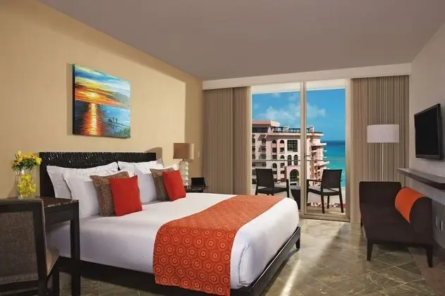 Standard Room 1 King Bed