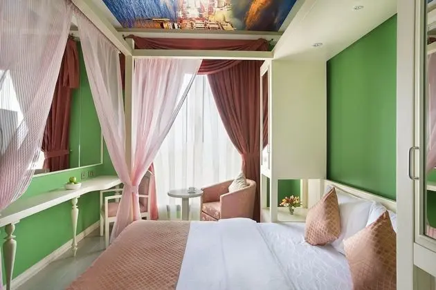 Deluxe Tek Büyük Yataklı Oda