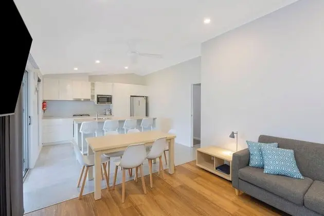 Superior Villa (Sleeps 6 - Dog Friendly)