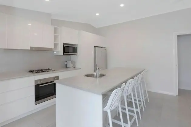 Superior Villa (Sleeps 6 - Dog Friendly)