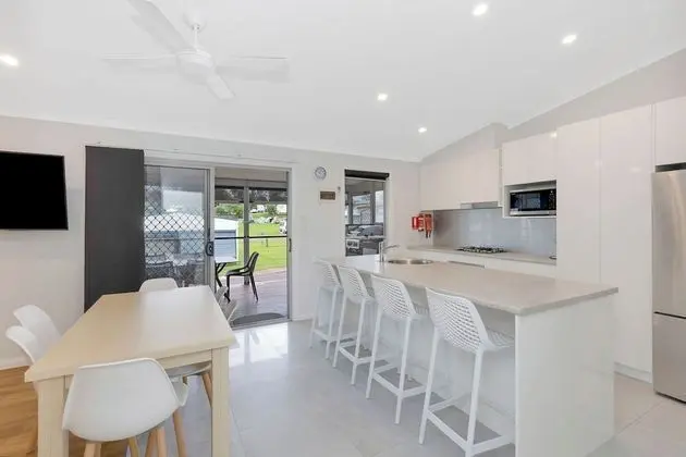 Superior Villa (Sleeps 6 - Dog Friendly)