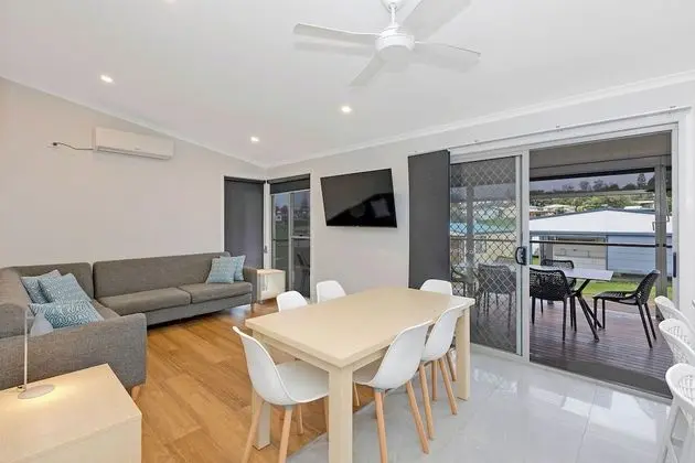 Superior Villa (Sleeps 6 - Dog Friendly)