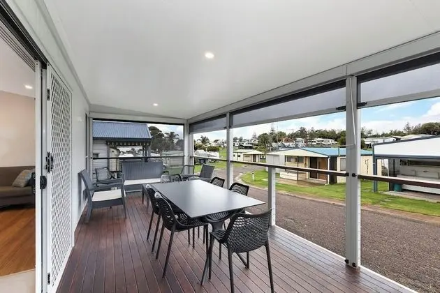 Superior Villa (Sleeps 6 - Dog Friendly)