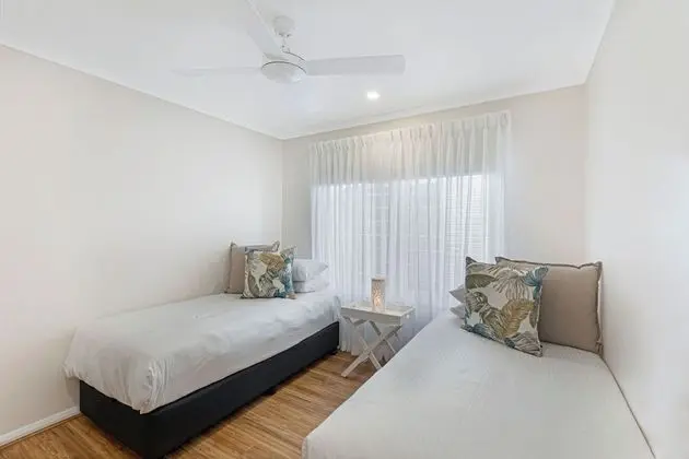 Beach Houses - Sleeps 8