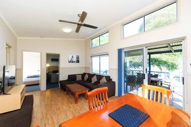 Kulübe, Göl Manzaralı (Sleeps 4)