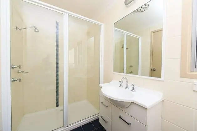 Kulübe, Göl Manzaralı (Sleeps 4)