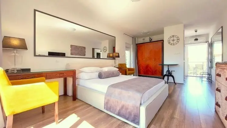 Exclusive Stüdyo, Bahçe Manzaralı (Juan Vucetich)