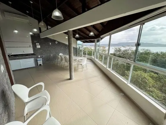 Luxo Triplex