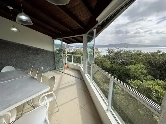 Luxo Triplex