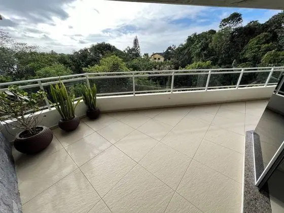 Luxo Triplex