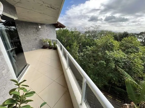 Luxo Triplex