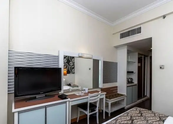 Premium Superior Queen Bed (Renovated)