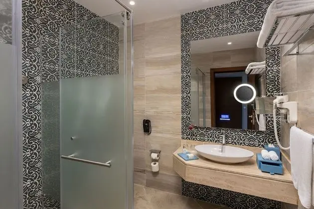 Junior Suite Pool Access