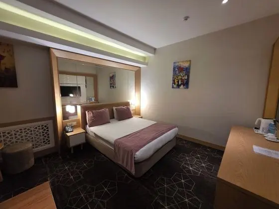 Deluxe Tek Büyük Yataklı Oda