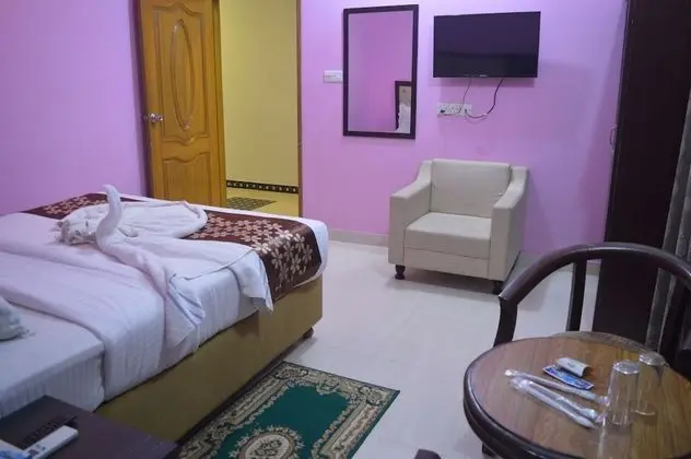 Deluxe Tek Büyük Yataklı Oda, 1 Yatak Odası, Sigara İçilebilir, Kısmi Deniz Manzaralı