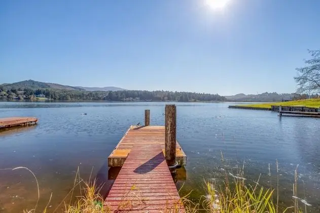 Ev, Birden Çok Yatak (Regatta Park Lake House)
