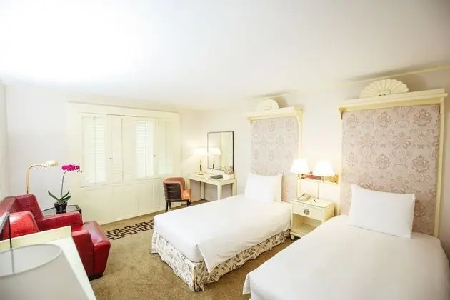Superior Twin Room (With Breakfast)