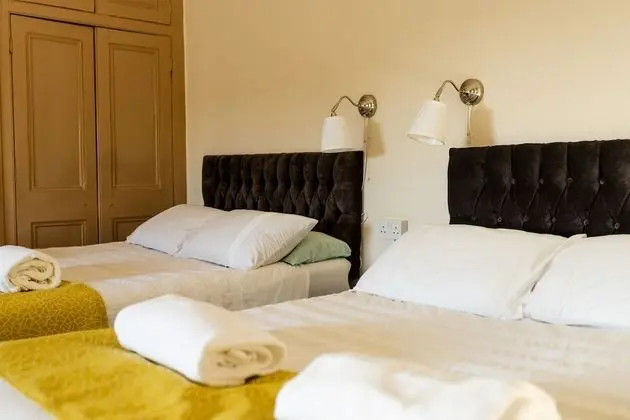 Dört Kişilik Oda, 2 Çift Kişilik Yatak, Ortak Banyo