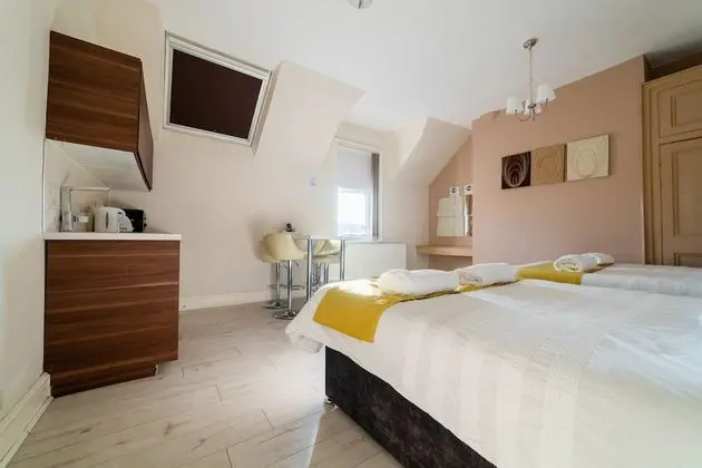 Dört Kişilik Oda, 2 Çift Kişilik Yatak, Ortak Banyo