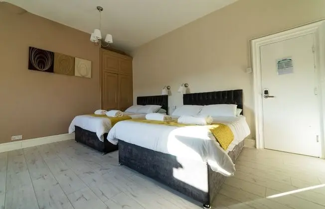 Dört Kişilik Oda, 2 Çift Kişilik Yatak, Ortak Banyo