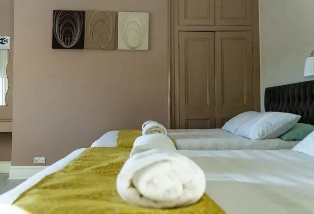 Dört Kişilik Oda, 2 Çift Kişilik Yatak, Ortak Banyo