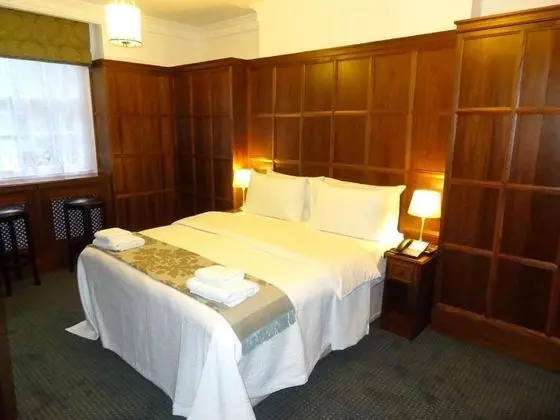 Executive Oda (With Outside Shared Patio - 3 People)
