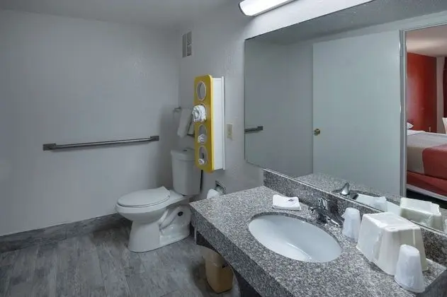 Engellilere uygun banyo