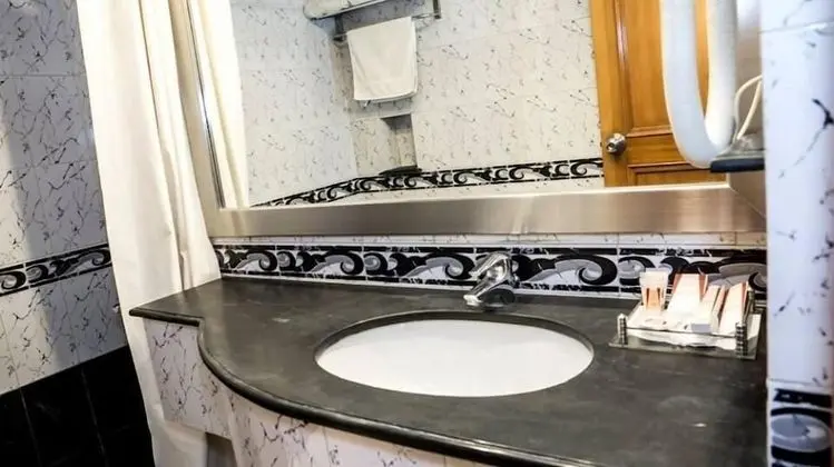 Deluxe Tek Büyük veya İki Ayrı Yataklı Oda