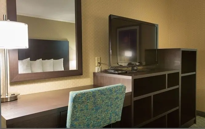 Deluxe Oda, 2 Büyük (Queen) Boy Yatak (Upstairs room, stair access only)