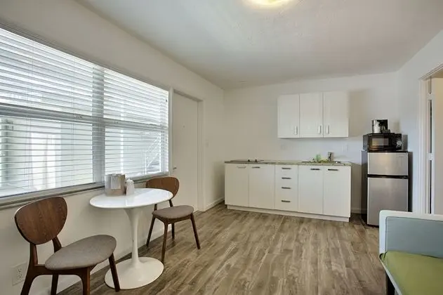 Nonsmoking King Suite