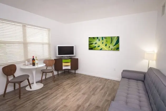Nonsmoking King Suite
