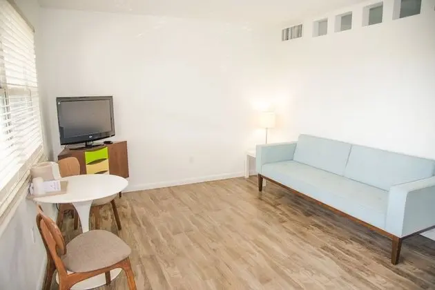 Nonsmoking King Suite