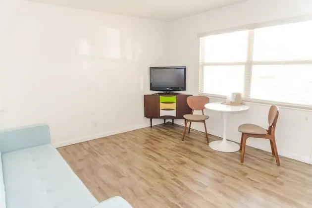 Nonsmoking King Suite