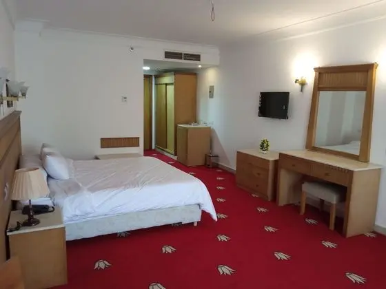 Deluxe Tek Büyük Yataklı Oda