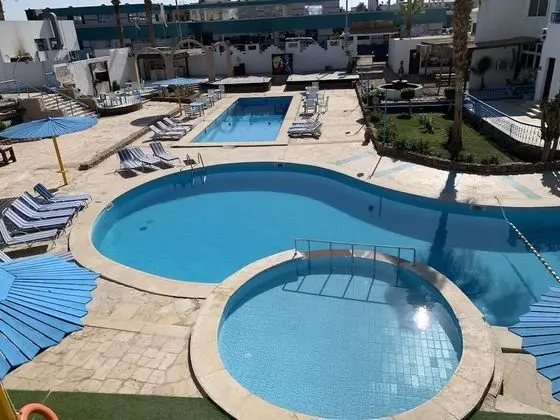 Standard Tek Büyük Yataklı Oda, 2 Yatak Odası, Havuz Kenarı
